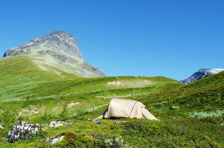 How to Choose the Perfect Mountain Campsite: Terrain, Water, and Views